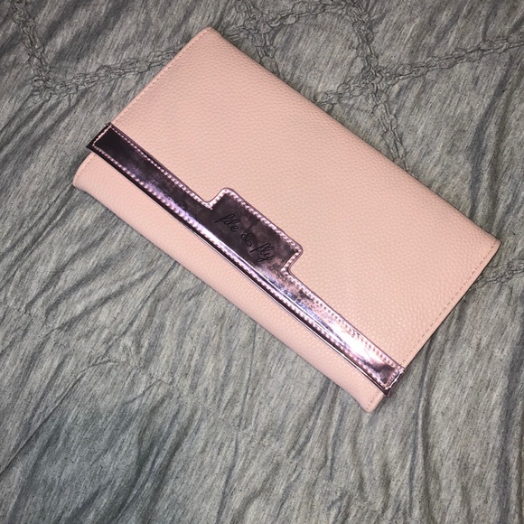 Pink passport wallet - Picture 1 of 3